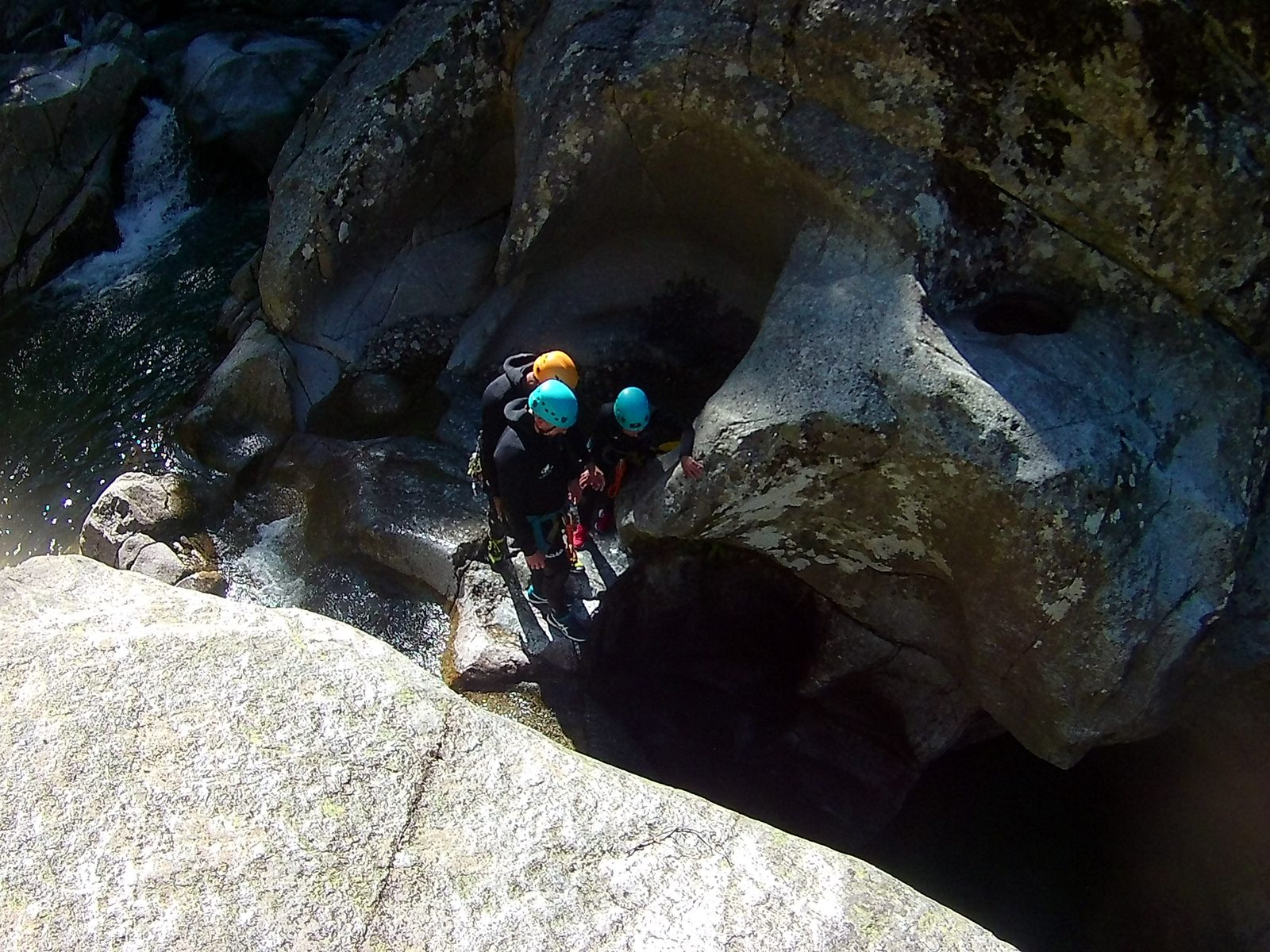 Dernier saut du canyon du Tapoul dans une vasque des Cévennes