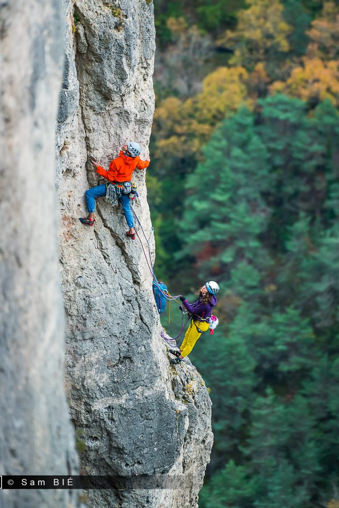 Cordée Bureau des Moniteurs de Millau dans les gorges de la Jonte, contact réservation